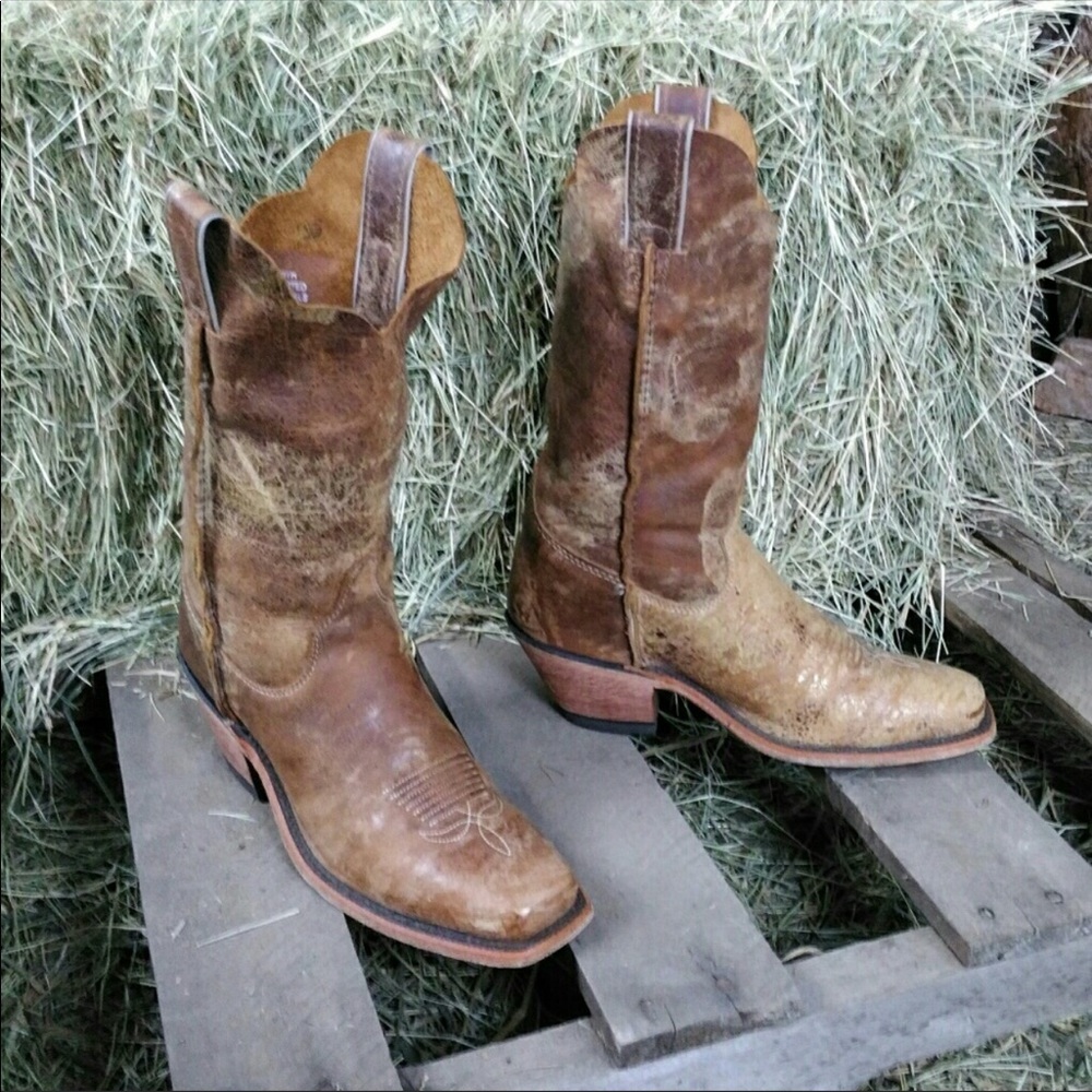 Justin women’s leather cowboy boots